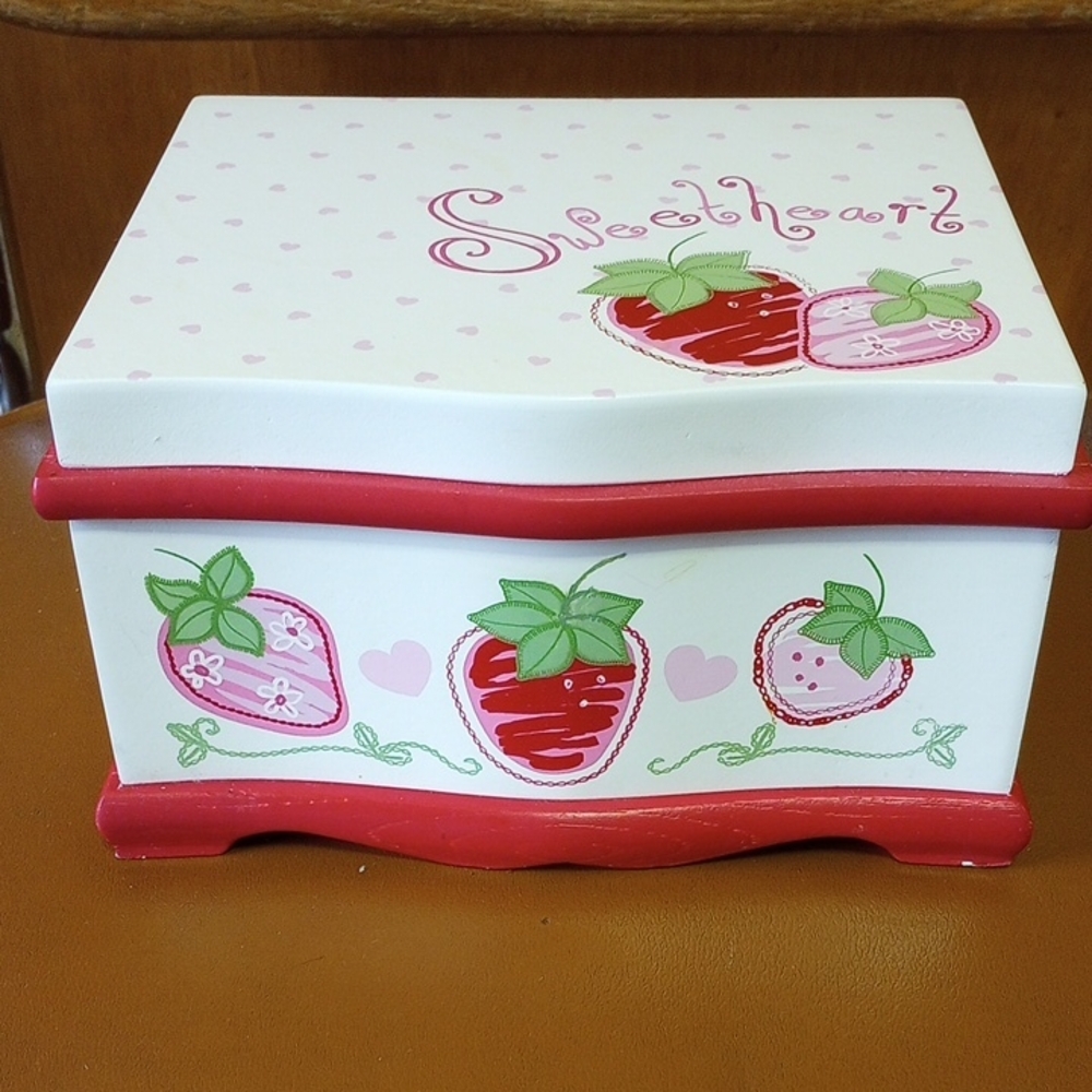 Kohl's Sweetheart Strawberry & Heart Jewelry Box w/ Red Velvet Interior & Mirror